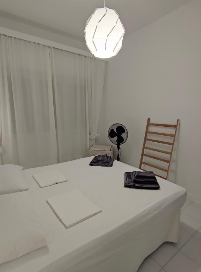 Cozy Seaview Apartment 시비리 외부 사진